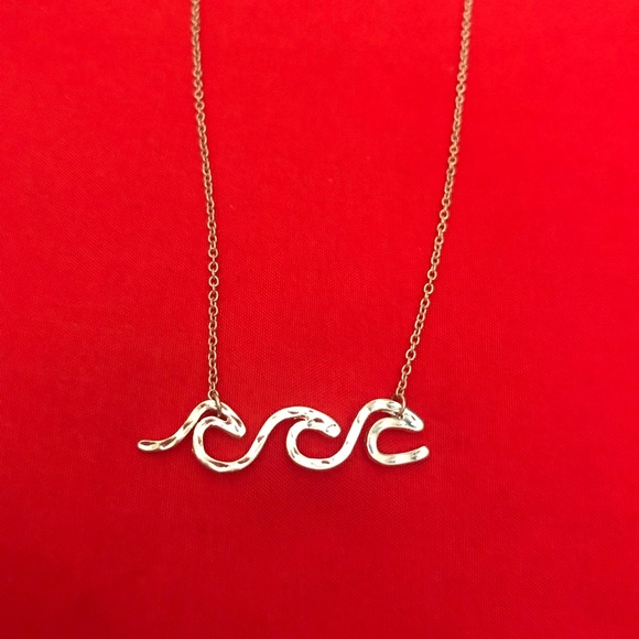 Jewelry - Wave necklace
